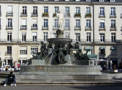 File:Nantes - fontaine de la Place Royale.jpg - Wikimedia Commons