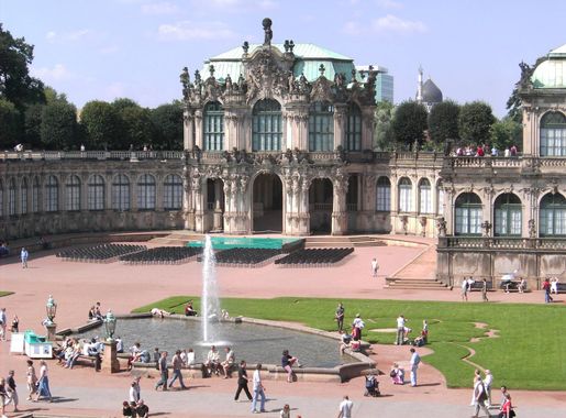 File:Dresden-Zwinger.courtyard.07.JPG - Wikimedia Commons