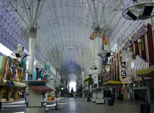 File:Fremont Street Experience canopy of lights.jpg - Wikimedia Commons