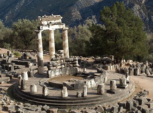 File:Tholos Athena Pronaia.JPG - Wikipedia