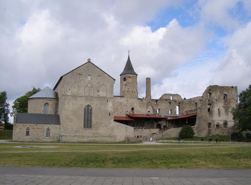 File:Haapsalu Castle.jpg - Wikipedia