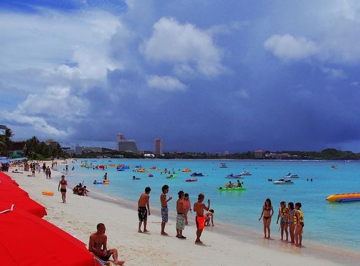 File:The beach of Guam Reef Resort, Tumon Bay, USA (8575993301).jpg -  Wikimedia Commons