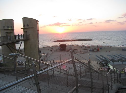 File:PikiWiki Israel 31678 Herzliya beach at sunset.JPG - Wikimedia Commons
