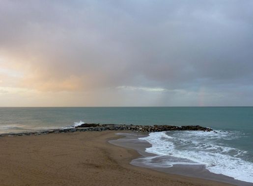 File:Playa La Perla Norte, Mar del Plata, Argentina.jpg - Wikimedia Commons