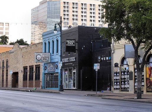 File:North Side 500 Block East 6th Street Austin Texas 2022.jpg - Wikimedia  Commons