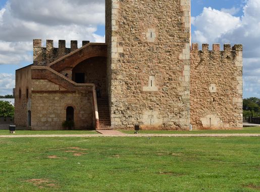 File:Santo Domingo - Fortaleza Ozama 0996.JPG - Wikimedia Commons
