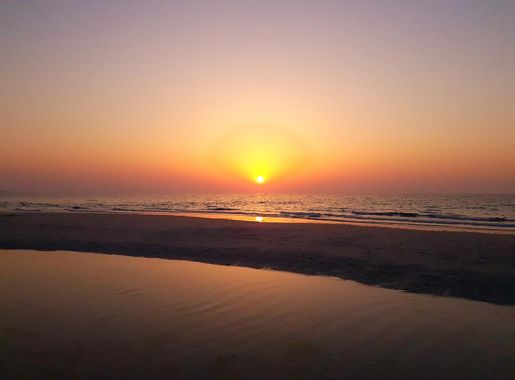 File:20190516 184744 Abu Dhabi beach at sunset.jpg - Wikimedia Commons