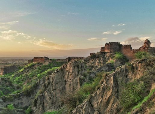 File:Rohtas Fort (Jhelum, Pakistan) - World Heritage Site.jpeg - Wikimedia  Commons