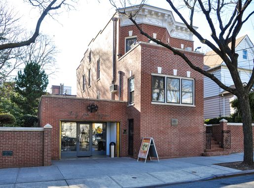 File:Louis Armstrong House 02.jpg - Wikimedia Commons