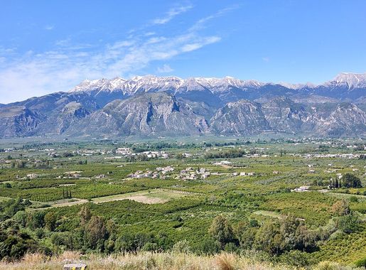 File:Mount Taygetus (Taygetos). View from the Menelaion.jpg - Wikimedia  Commons