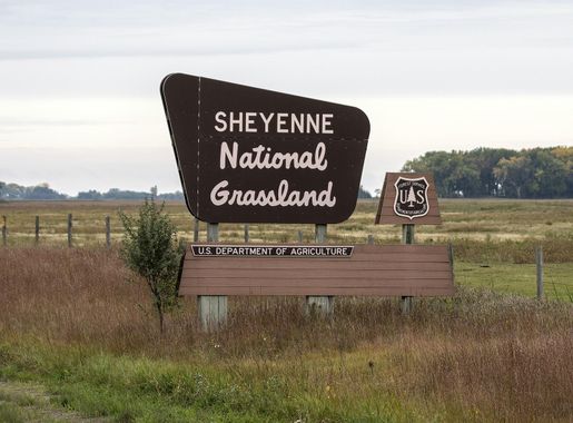 File:Sheyenne National Grassland sign ND1.jpg - Wikimedia Commons