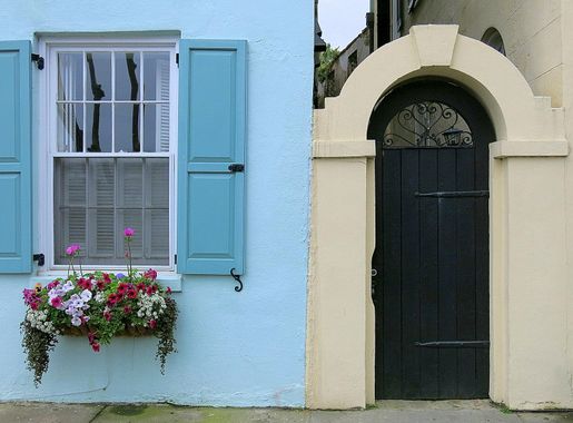 File:On Rainbow Row, 79-81 - 83 East Bay Street, Charleston, SC - Flickr -  Spencer Means.jpg - Wikimedia Commons