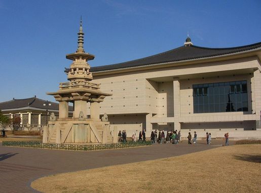 File:Korea-Gyeongju.National.Museum-02.jpg - Wikipedia