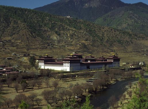 File:Tashichoedzong-Bhutan-2001.JPG - Wikipedia
