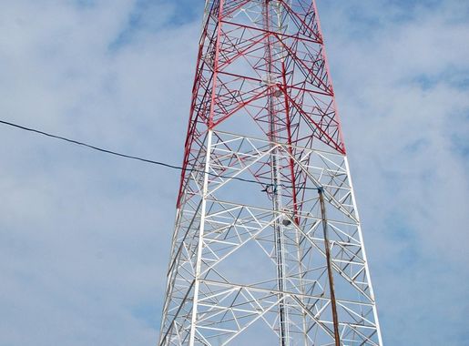 File:Point Pedro Lighthouse along with telecommunication tower.JPG -  Wikimedia Commons