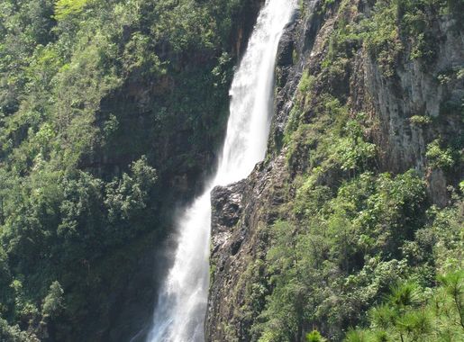 File:1,000 foot water fall at Mountain Pine Ridge in Belize.jpg - Wikimedia  Commons