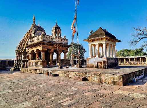 File:0010322 Chausath Yogini Temple and Gowri Shankar Temple, Bhedaghat  Madhya Pradesh 054.jpg - Wikimedia Commons