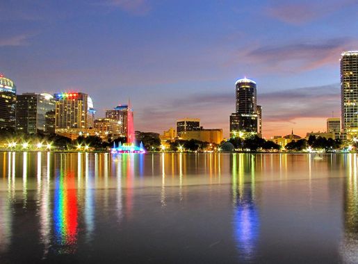 File:Lake Eola Park in Orlando 02.jpg - Wikipedia