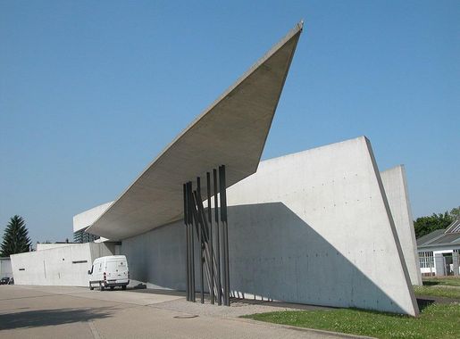 File:Vitra Campus - Hadid Fire Station - full view, blue sky.jpg -  Wikimedia Commons