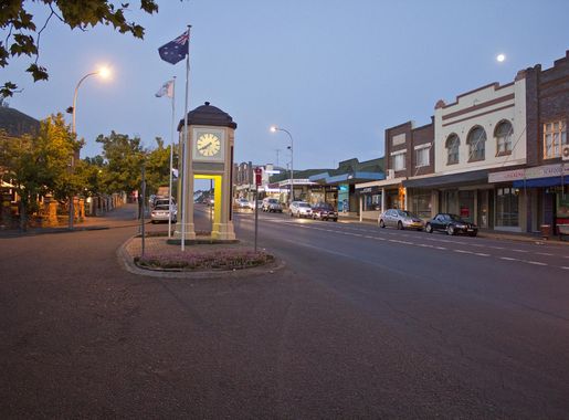 File:Looking up Argyle Street (Illawarra Highway) in Moss Vale.jpg -  Wikipedia