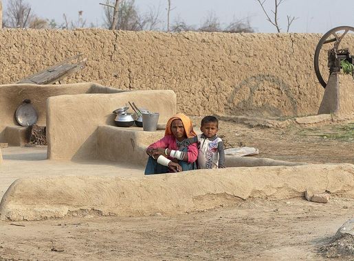 File:A mother and child in a typical household in the Cholistan Desert.jpg  - Wikimedia Commons