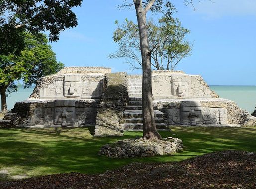 File:Cerros Ruins, Corozal, Belize.JPG - Wikimedia Commons