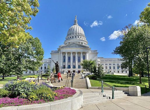 File:Wisconsin State Capitol, Capitol Square, Madison, WI (52733358972).jpg  - Wikimedia Commons
