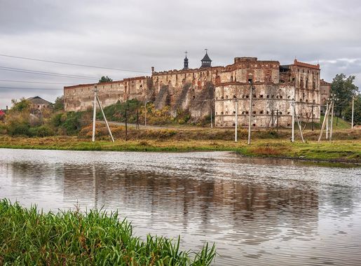 Файл:Medzhybizh Castle.jpg — Вікіпедія