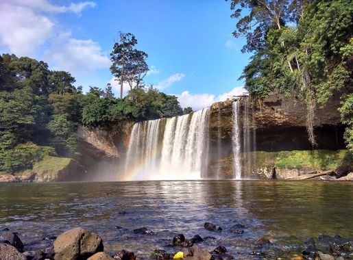 File:Air Terjun Melanggar.jpg - Wikimedia Commons