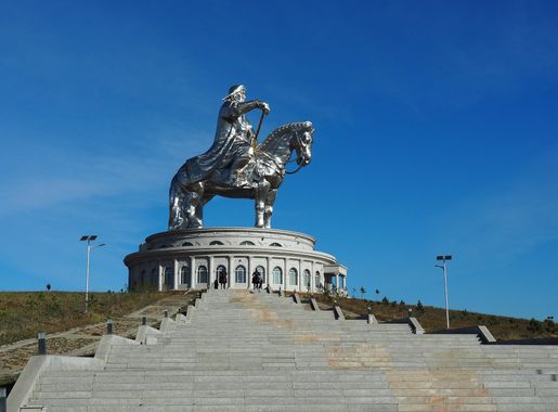 File:Chinggis Khan Statue Complex (22310875634).jpg - Wikimedia Commons