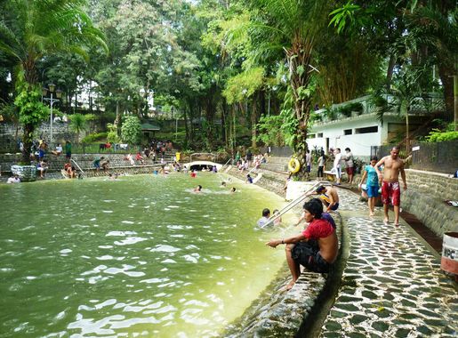 File:Pasonaca Main Pool3.JPG - Wikimedia Commons