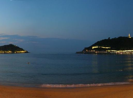 File:Panorama Donostia Kontxako.jpg - Wikimedia Commons