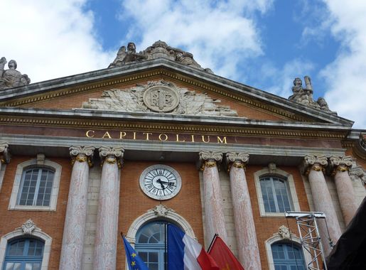 File:041 Toulouse Capitole détail de la façade.JPG - Wikimedia Commons