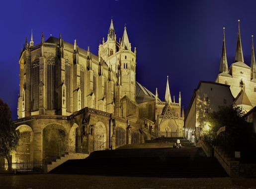 File:Erfurt Dom Domtreppe Severikirche at night.jpg - Wikimedia Commons