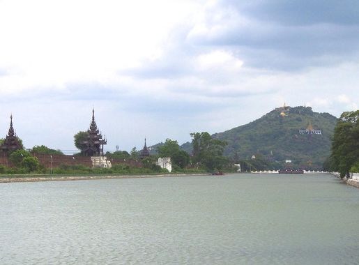 File:Mandalay Hill and Mandalay Palace. (15476239190).jpg - Wikimedia  Commons
