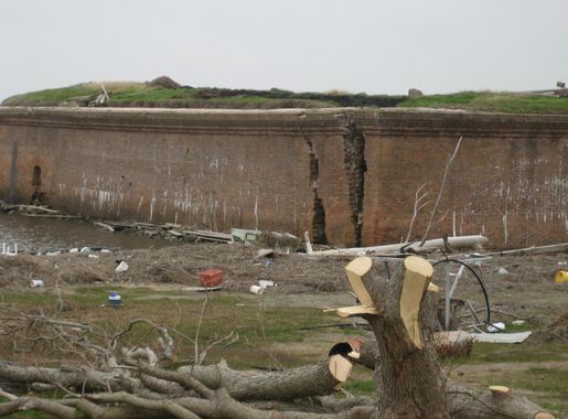 File:FortPikePostKatrinaBrickCracks1.jpg - Wikimedia Commons