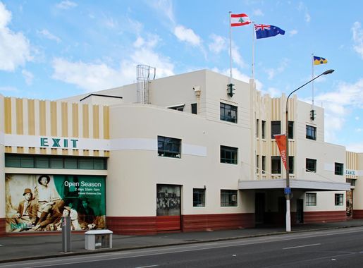 File:Toitu Otago Settlers Museum transport hall.jpg - Wikimedia Commons