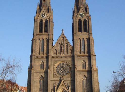 File:Kostel sv. Ludmily.JPG - Wikimedia Commons
