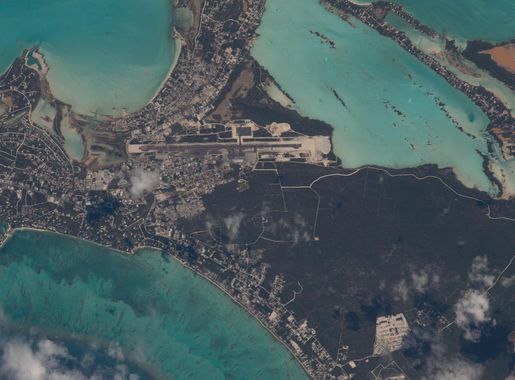 File:ISS-43 Providenciales International Airport in the Turks and Caicos  Islands.jpg - Wikimedia Commons
