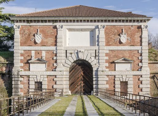 File:Porta San Zeno (1).jpg - Wikimedia Commons