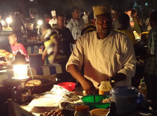 File:Food Vendor in Forodhani Gardens at Night - Stone Town - Zanzibar -  Tanzania (8868676141).jpg - Wikimedia Commons