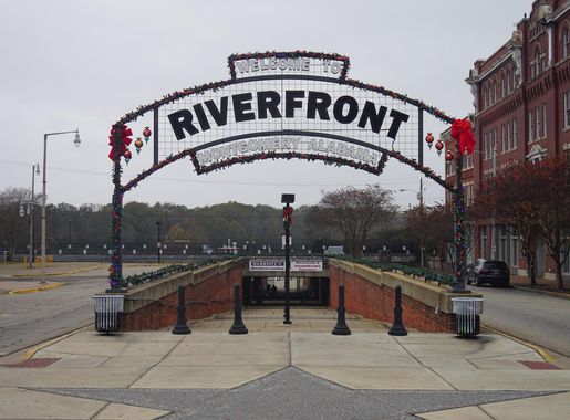 File:Riverfront Park December 2018 01 (entrance).jpg - Wikimedia Commons