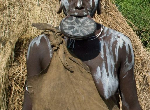 File:Mursi woman with lip plate.jpg - Wikimedia Commons