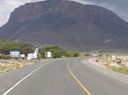 File:Mount Wamba on one's way to Marsabit kenya.jpg - Wikimedia Commons