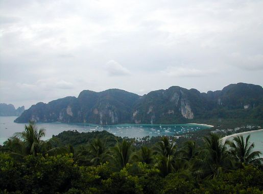 File:Ko Phi Phi Island.jpg - Wikimedia Commons