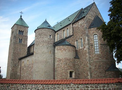 File:Archikolegiata NMP i św. Aleksego w Tumie 01.JPG - Wikimedia Commons