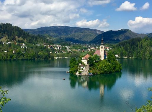 File:Lake Bled, Slovenia (33623876003).jpg - Wikimedia Commons