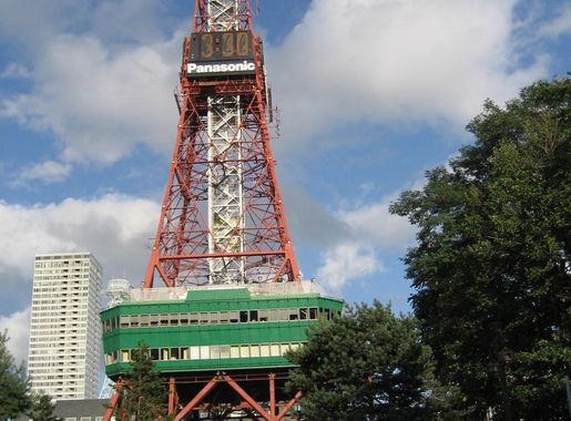 File:Sapporo TV tower, at odori park.JPG - Wikimedia Commons