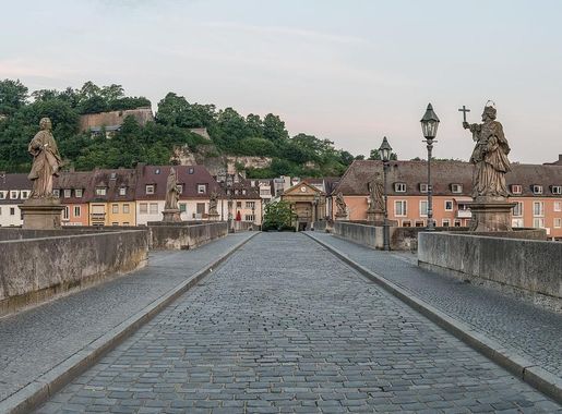 File:Alte Mainbrücke and Festung Marienberg, East View 20140604.jpg -  Wikimedia Commons
