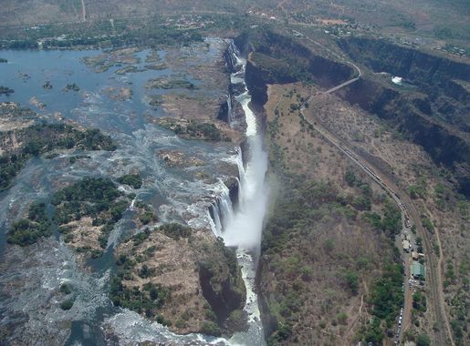 File:Lascar Victoria falls from a helicopter (4548273362).jpg - Wikimedia  Commons